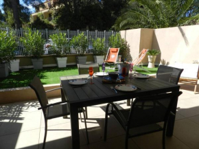 Appartement T2 avec terrasse, piscine sur toit, proche plage et commerces, climatisé, garage inclus - FR-1-251-752